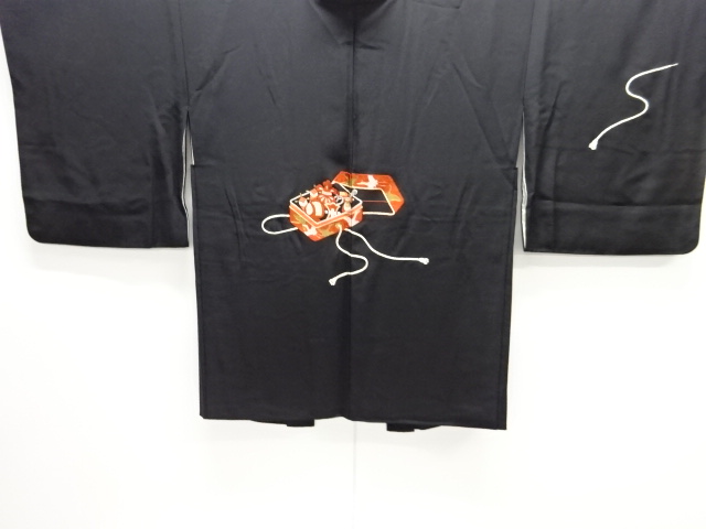 手箱に宝尽くし模様刺繍絵羽織